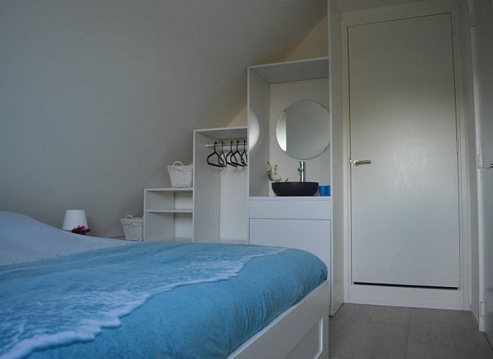 Gezellige woonkamer in vakantiehuis Waddengoud, Buren, Ameland met moderne inrichting en comfortabele zithoek.