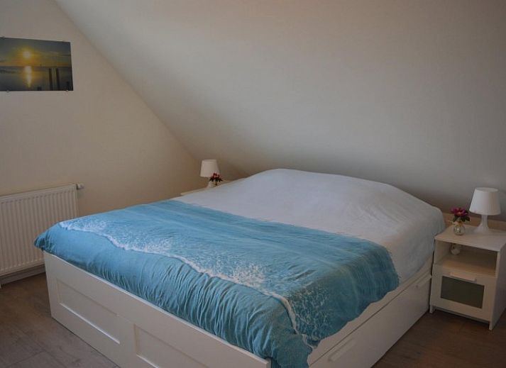 Gezellige woonkamer in vakantiehuis Waddengoud, Buren, Ameland met moderne inrichting en comfortabele zithoek.