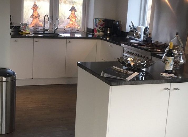 Uitzicht op Wellnessvilla Zee & Zo en omgeving in Buren, Ameland met nabijgelegen strand en natuur.