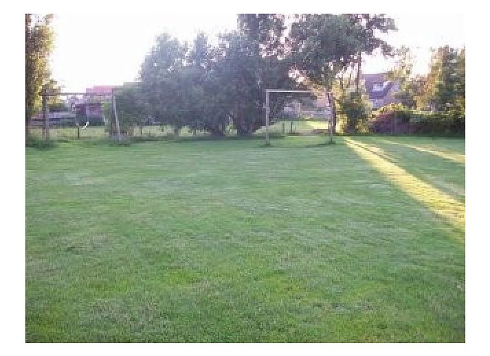 Pondarosa vacation home in Buren, Ameland with traditional architecture and rural charm on the Wadden Islands.