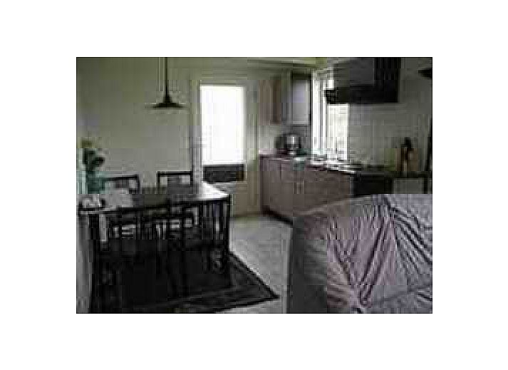 App. Beekema in Buren, Ameland, bietet ein charmantes Ferienhaus mit einer grossen Terrasse in laendlicher Umgebung auf den Watteninseln.