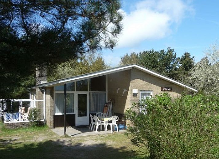 Bungalow Dolfijn in Buren, Ameland, umgeben von grner Natur und Stille.