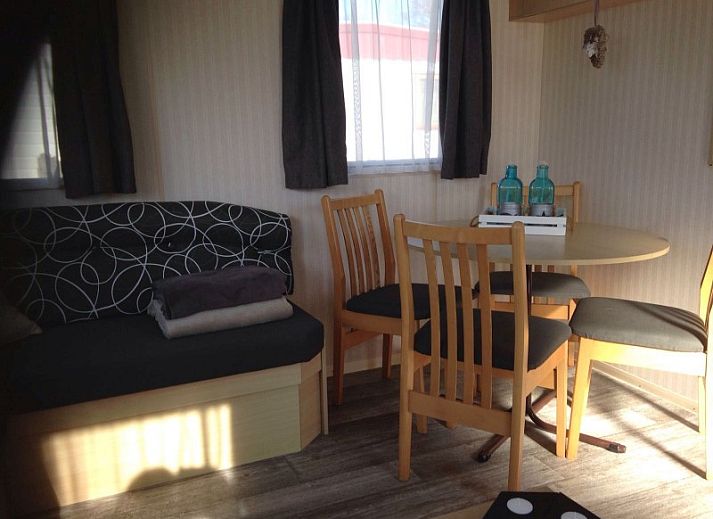 Mobile home De Hout in Buren, Ameland, surrounded by nature and tranquility.