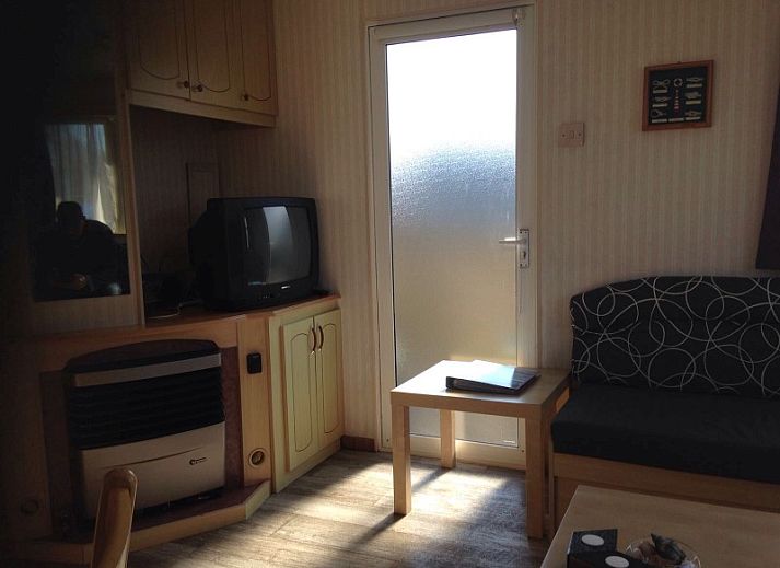 Mobile home De Hout in Buren, Ameland, surrounded by nature and tranquility.