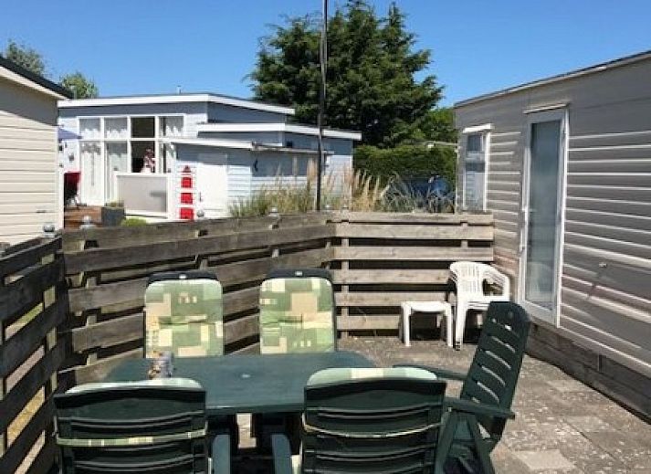 Cozy sitting area in mobile home De Hout, Buren, Ameland with lots of light.