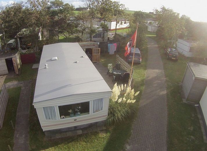 Cozy sitting area in mobile home De Hout, Buren, Ameland with lots of light.