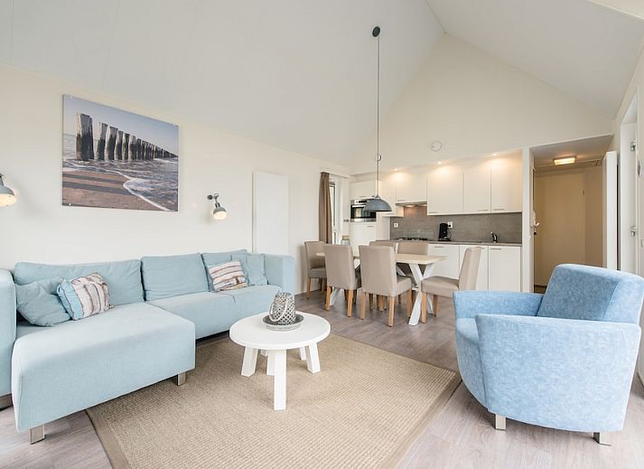 Vuurtorenlodge 6 in Hollum, Ameland biedt een charmant vakantiehuis met terras, omgeven door de natuur van de Waddeneilanden.