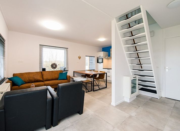 Moderne keuken en eetruimte in vakantiehuis Onder de Pannen! in Hollum, Ameland.