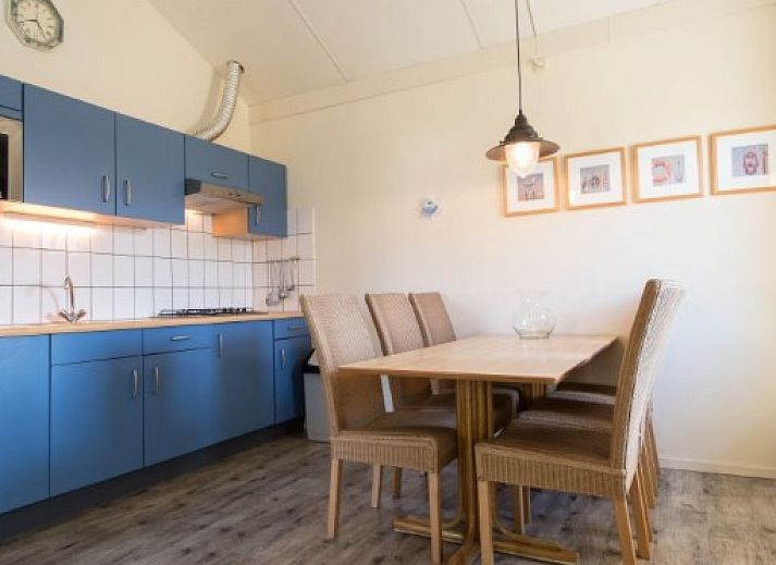 Quiet terrace at DUINBUNGALOW 4 in Hollum, Ameland, ideal vacation home on the Wadden Islands.