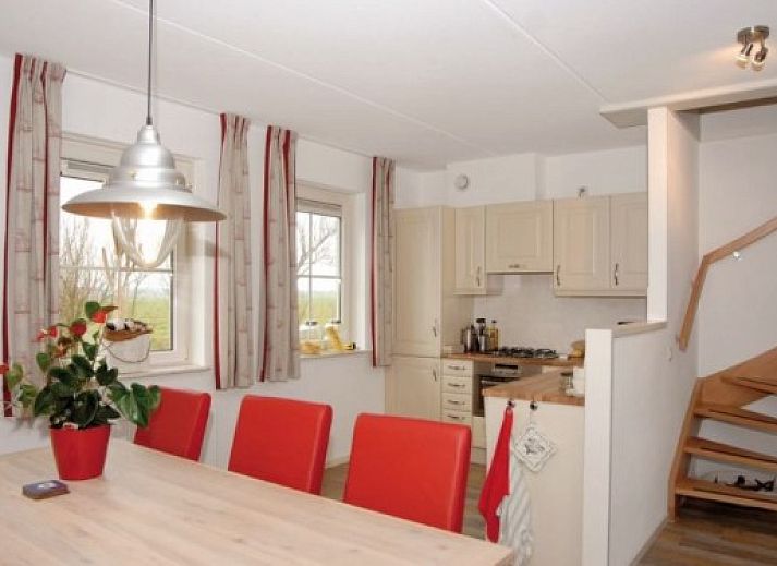WEIDEVILLA B 6 in Hollum, Ameland, vacation home with spacious garden and charming facade on the Wadden Islands.