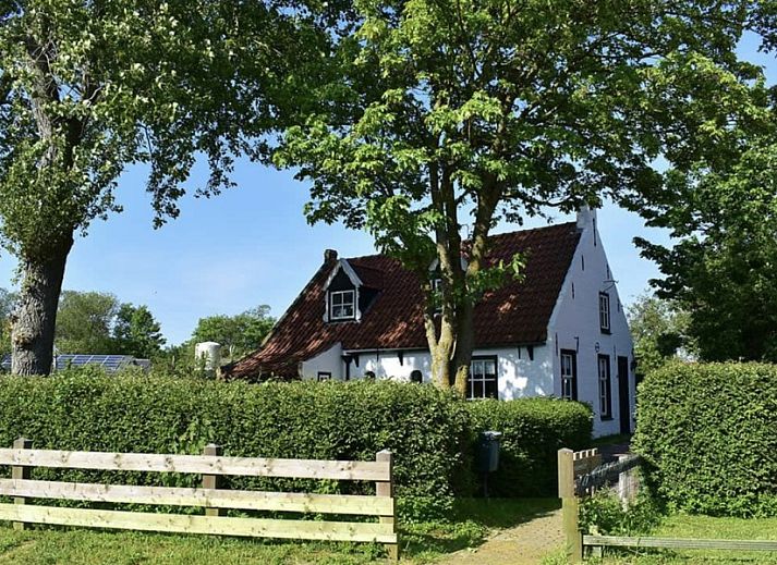 Enjoy the spacious garden at Holiday Home Kiewiet Ameland in Hollum, perfect for outdoor activities and relaxation on the Wadden Islands.
