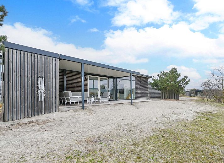 Freistehendes Haus in Hollum mit moderner Veranda auf Ameland, Watteninseln.