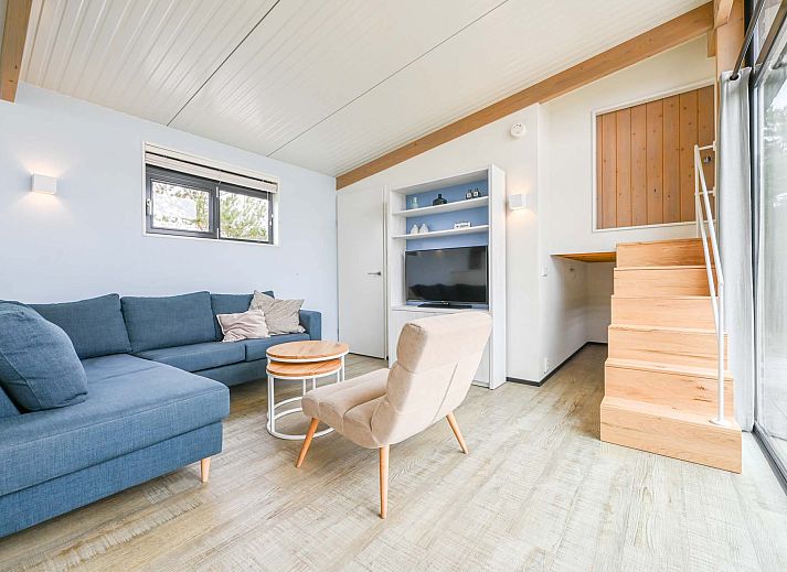 Terrasse des Ferienhauses in Hollum, Ameland mit Blick auf die Natur.