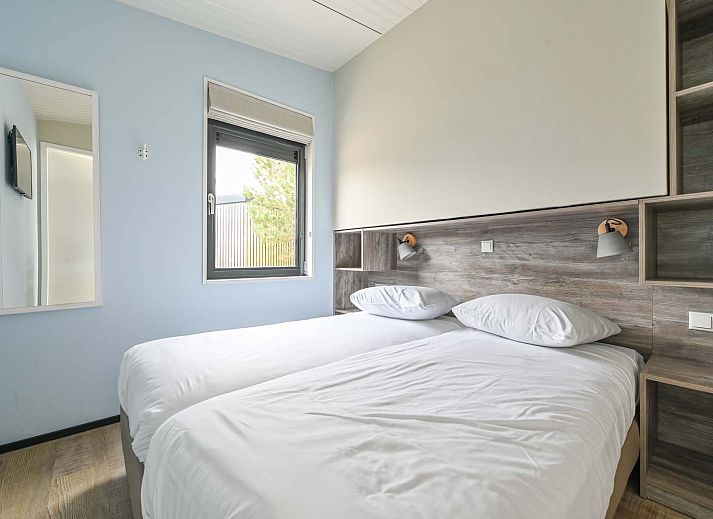 Luftaufnahme eines Einfamilienhauses in Hollum, Ameland, mitten im Grnen.