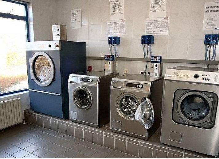 Lichtdurchflutete Sitzecke mit Aussicht in Amelander Kaap 126, Wohnung in Hollum, Ameland.