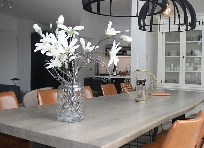 Enjoy a sunny terrace at Duyngolf 12, a modern bungalow in Hollum, Ameland, located on the beautiful Wadden Islands.