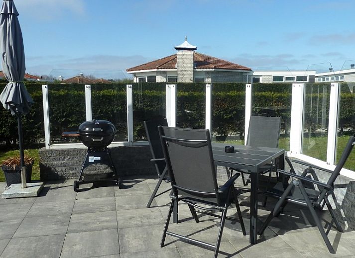 Fairway-Bungalow mit groer Terrasse in Hollum, Ameland, ideal fr ein entspanntes Leben im Freien auf den Watteninseln.