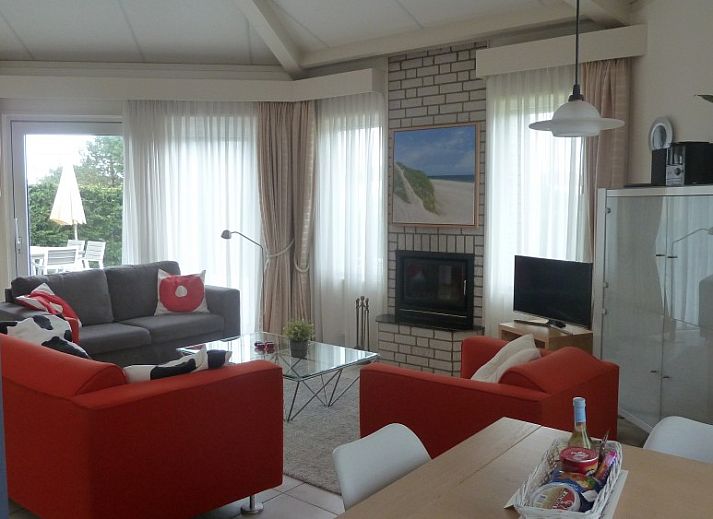 Eingang zum Fairway-Ferienhaus in Hollum, Ameland, mit groem Garten und natrlicher Umgebung auf den Watteninseln.