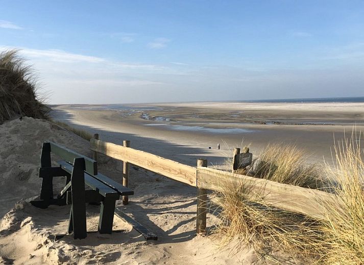 Gezellige zithoek op het terras van Duyngolf 71 vakantiehuis in Hollum Ameland.