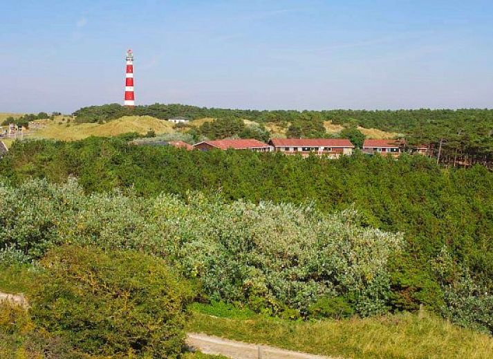 Gezellige zithoek op het terras van Duyngolf 71 vakantiehuis in Hollum Ameland.