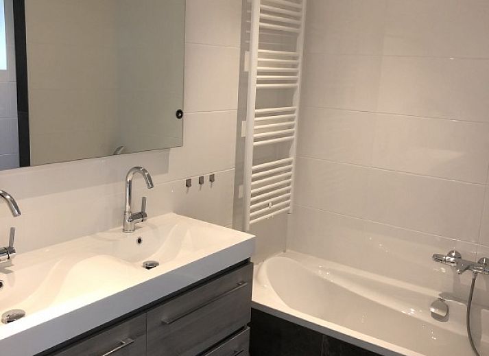 Gemuetliches Ferienhaus 'n Best Plak in Hollum, Ameland mit Terrasse und gruener Umgebung auf den Watteninseln.