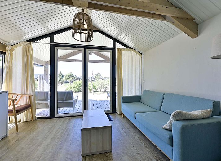 Freistehendes Haus in Hollum auf Ameland, ein charmantes Ferienhaus mit Veranda und Blick auf die Natur des Wattenmeeres.