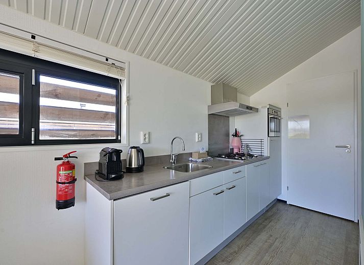 Gemtliche Veranda in einem freistehenden Haus in Hollum, Ameland, ideal zum Entspannen in der Natur der Watteninseln.