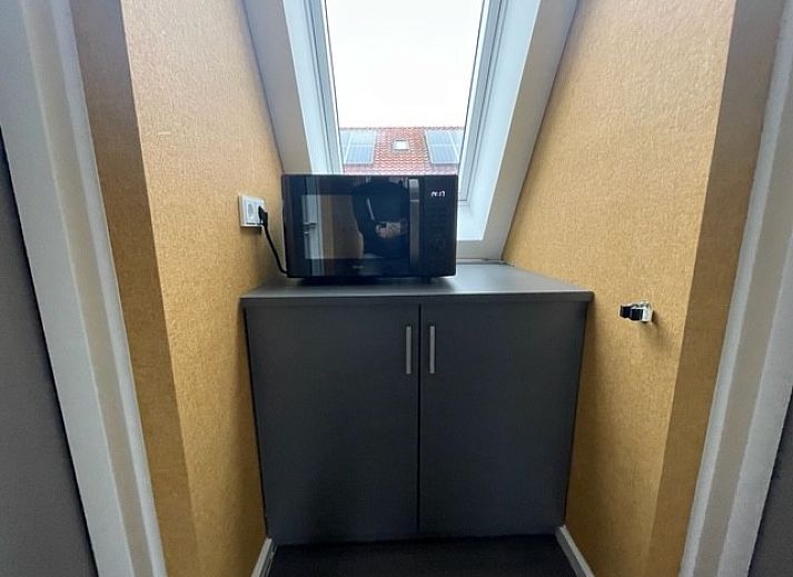 Stylish workspace in Breeze 2 bed and breakfast, Hollum, Ameland with views of the surrounding area.