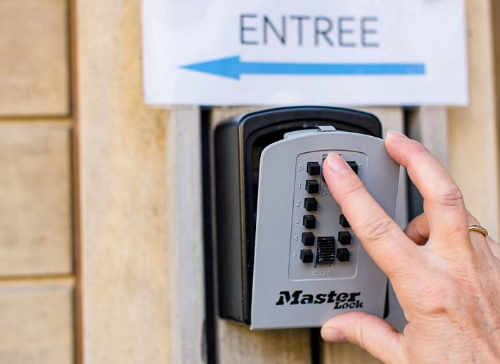 Helles und geraeumiges Interieur der Wohnung Breeze 1, Hollum, Ameland mit komfortabler Ausstattung.