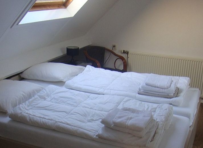 Cozy living room of Ilsebil vacation home in Hollum, Ameland with comfortable seating.