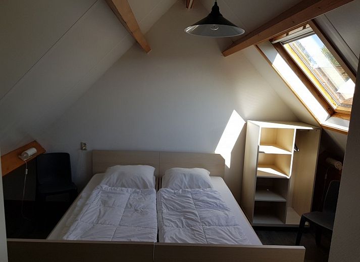 Moderne Kueche im Ferienhaus Piggelmee, Hollum, Ameland, mit Essecke und Geraeten.