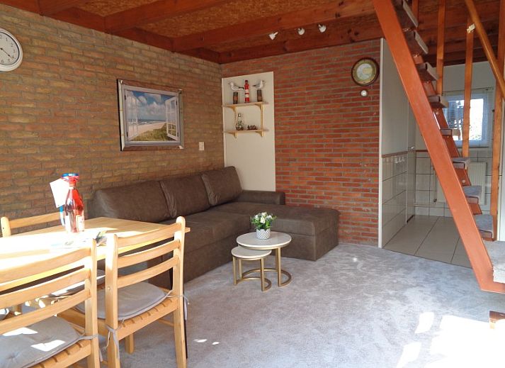 Charmantes Ferienhaus WELTEVREE in Hollum, Ameland mit bluehendem Garten auf den Watteninseln.