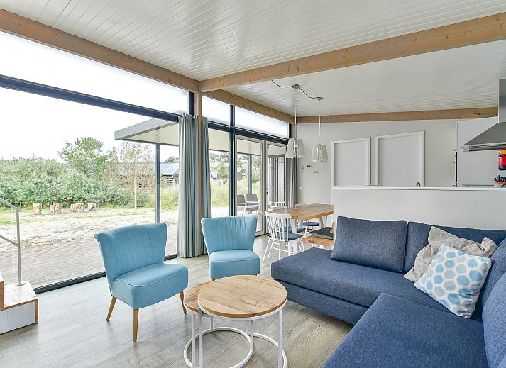 Veranda van Vrijstaande woning in Hollum, Ameland met uitzicht op de natuur van de Waddeneilanden.