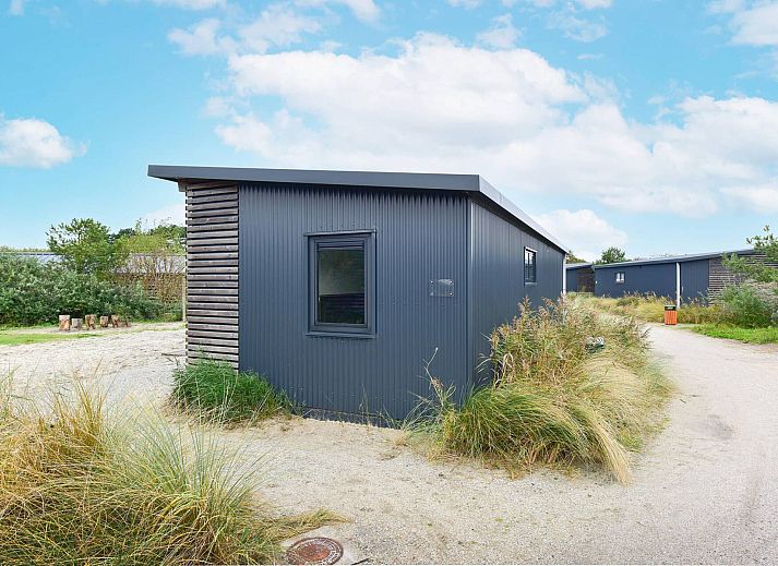 Moderne architectuur van Vrijstaande woning in Hollum, gelegen op Ameland in de Waddeneilanden.