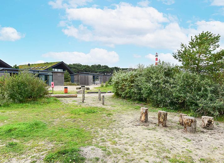 Moderne architectuur van Vrijstaande woning in Hollum, gelegen op Ameland in de Waddeneilanden.