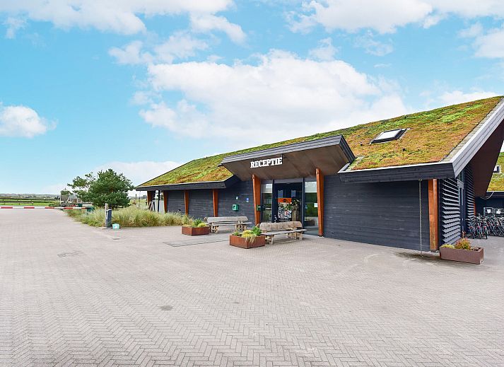 Moderne architectuur van Vrijstaande woning in Hollum, gelegen op Ameland in de Waddeneilanden.