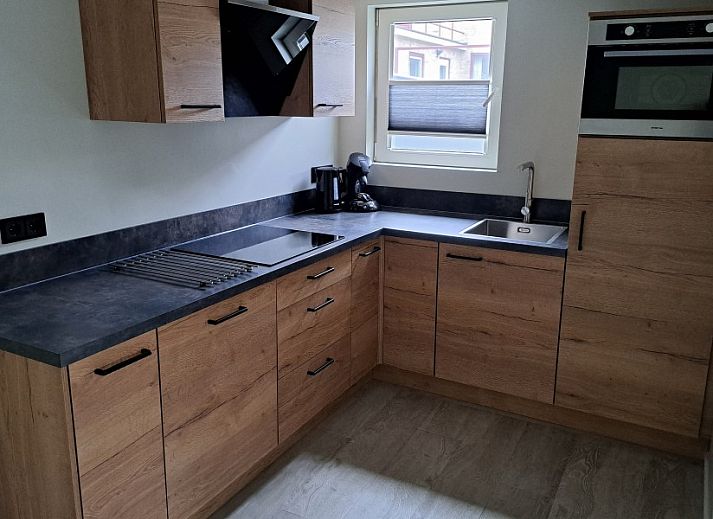 Ferienhaus Zeester in Hollum, Ameland mit sonnigem Garten und Terrasse, ideal fuer Entspannung auf den Watteninseln.