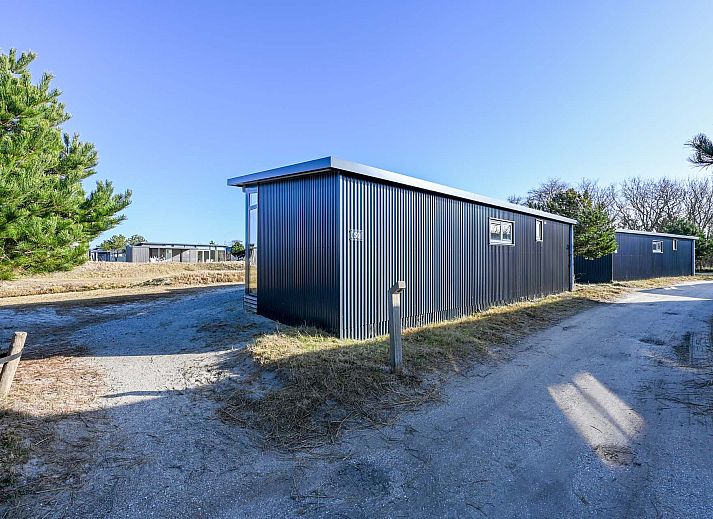 Helles Wohnzimmer eines freistehenden Hauses in Hollum, Ameland, Ferienhaus mit groen Fenstern auf den Watteninseln.