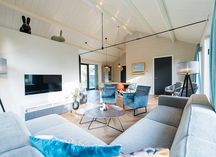 Bornrif Luxe 8, een moderne bungalow in Hollum, Ameland, omgeven door natuur en rust op de Waddeneilanden.