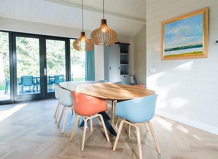 Bornrif Luxe 8, een moderne bungalow in Hollum, Ameland, omgeven door natuur en rust op de Waddeneilanden.