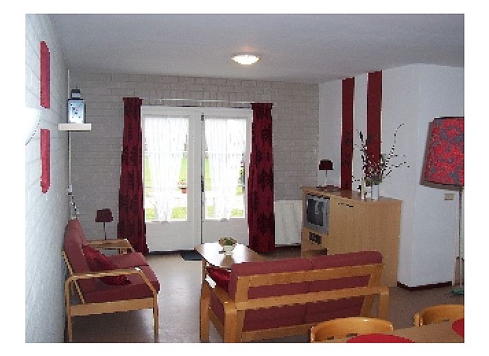 Freyenburgh vakantiehuis in Hollum, Ameland met charmante gevel en tuin, ideaal voor een ontspannen verblijf op de Waddeneilanden.