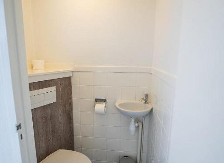 Gastvrij welkom met koffie en thee in De Berkenhof appartement, Nes, Ameland. Geniet van comfort op de Waddeneilanden.