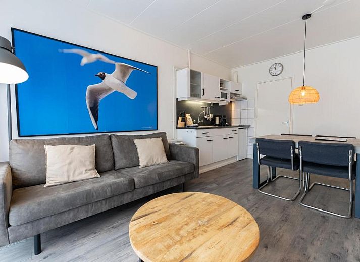 Ingang van De Berkenhof appartement in Nes, Ameland. Moderne entree met uitnodigende uitstraling.
