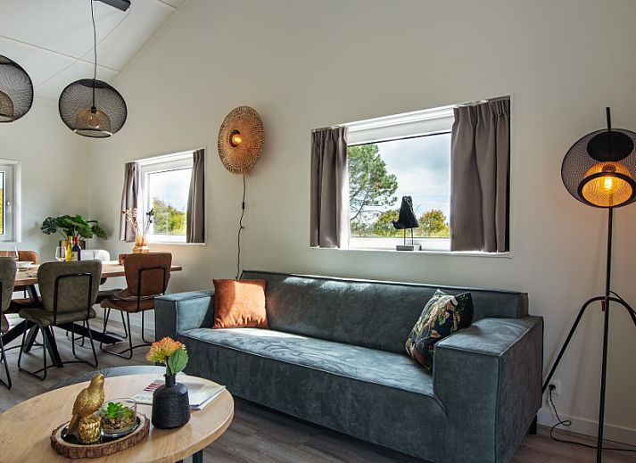 Nesserduinen 42E Ferienhaus in Nes, Ameland mit grosser Veranda und Blick auf die Natur.