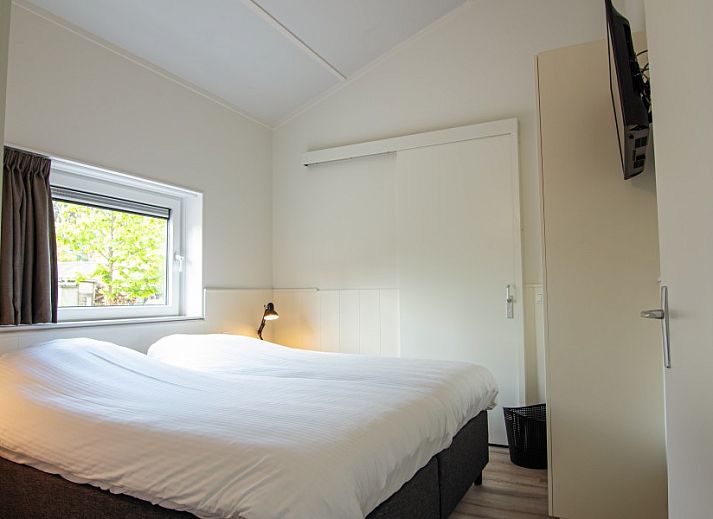 Zufahrtsstrasse zu Nesserduinen 42E, Ferienhaus in Nes, Ameland, umgeben von gruener Natur.