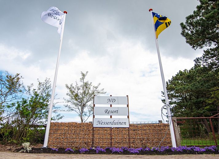 Modern kitchen and dining area in Nesserduinen 42D, vacation home in Nes, Ameland with stylish furnishings.