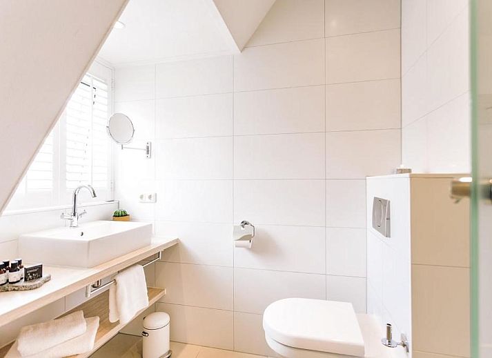 Gemuetliches Esszimmer im Logement Zee van Tijd, Nes, Ameland mit moderner Einrichtung.