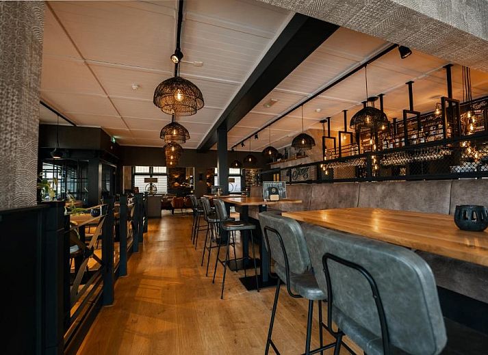 Stilvoll eingerichteter Speisesaal im Hotel Restaurant de Jong, Nes, Ameland.