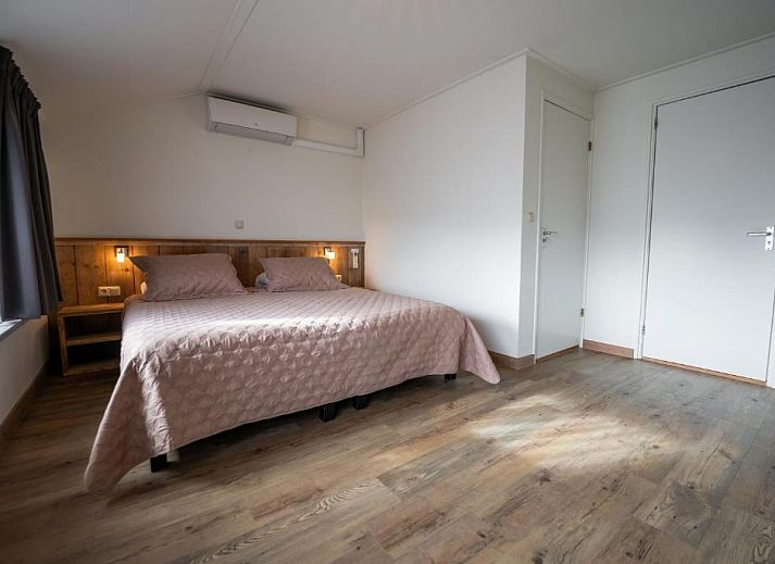 Gemuetliche Terrasse des Hotel Restaurant de Jong in Nes, Ameland, Watteninseln.