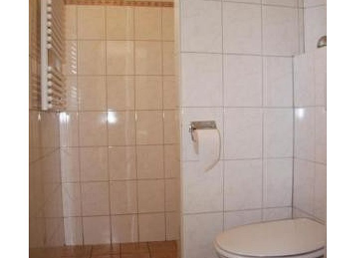 Cozy living room in Geertje-Aaltje vacation home, Nes, Ameland with comfortable seating area.